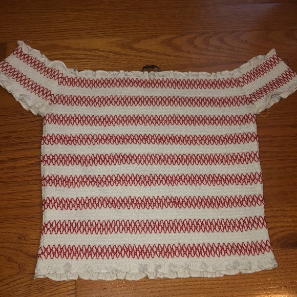OFF THE SHOULDER TOP!!! CAN FIT SMALl/MEDIUM - Picture 2 of 5